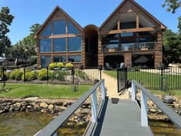 395 Saint Thomas